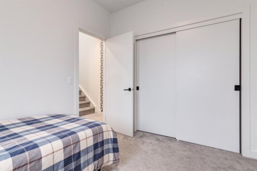 5016 17 Street Sw, Calgary, AB - Indoor Photo Showing Bedroom