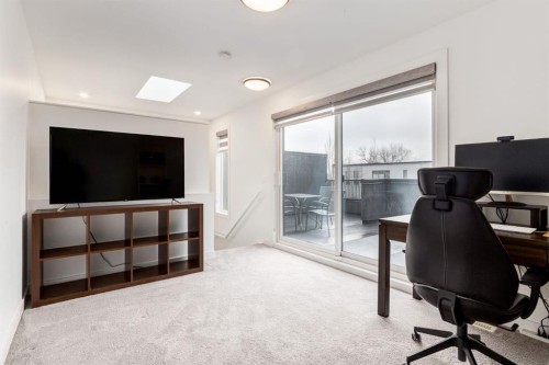 5016 17 Street Sw, Calgary, AB - Indoor Photo Showing Other Room