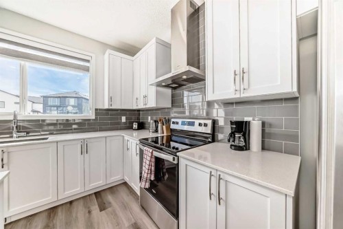 20 Creekstone Drive Sw, Calgary, AB - Indoor Photo Showing Kitchen
