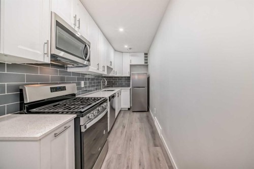 20 Creekstone Drive Sw, Calgary, AB - Indoor Photo Showing Kitchen