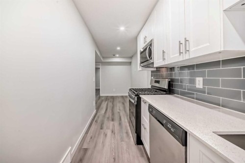20 Creekstone Drive Sw, Calgary, AB - Indoor Photo Showing Kitchen