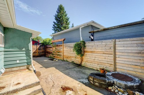 6115 Bow Crescent Nw, Calgary, AB - Outdoor