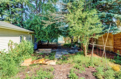 6115 Bow Crescent Nw, Calgary, AB - Outdoor