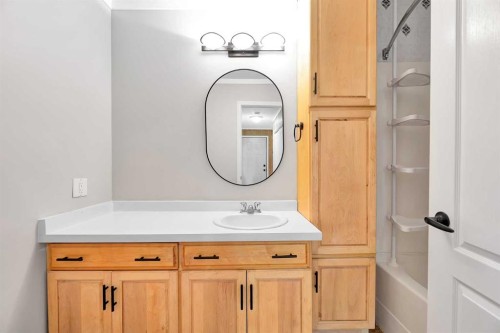 319-5404 10 Avenue Se, Calgary, AB - Indoor Photo Showing Bathroom