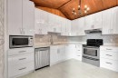 319-5404 10 Avenue Se, Calgary, AB  - Indoor Photo Showing Kitchen With Upgraded Kitchen 