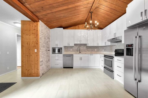 319-5404 10 Avenue Se, Calgary, AB - Indoor Photo Showing Kitchen With Upgraded Kitchen