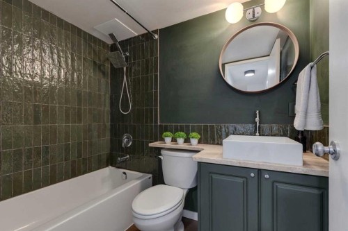 205-715 15 Avenue Sw, Calgary, AB - Indoor Photo Showing Bathroom