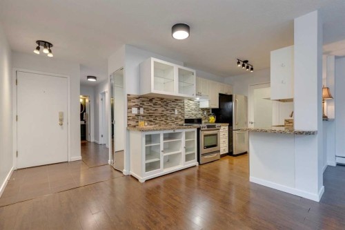 205-715 15 Avenue Sw, Calgary, AB - Indoor Photo Showing Kitchen