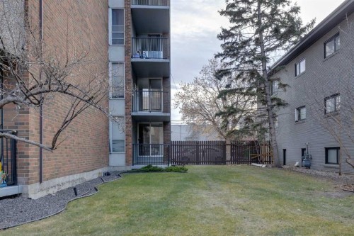 205-715 15 Avenue Sw, Calgary, AB - Outdoor With Balcony