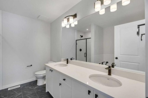 108 Creekview Manor Sw, Calgary, AB - Indoor Photo Showing Bathroom
