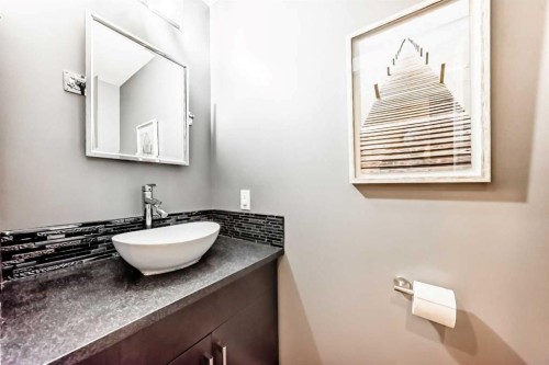 1396 Shawnee Road Sw, Calgary, AB - Indoor Photo Showing Bathroom
