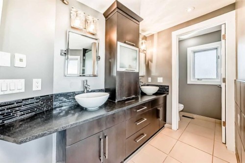 1396 Shawnee Road Sw, Calgary, AB - Indoor Photo Showing Bathroom