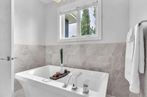 151 Aspen Vista Way Sw, Calgary, AB - Indoor Photo Showing Bathroom