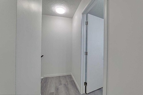 404 Pinehill Road Ne, Calgary, AB - Indoor Photo Showing Other Room