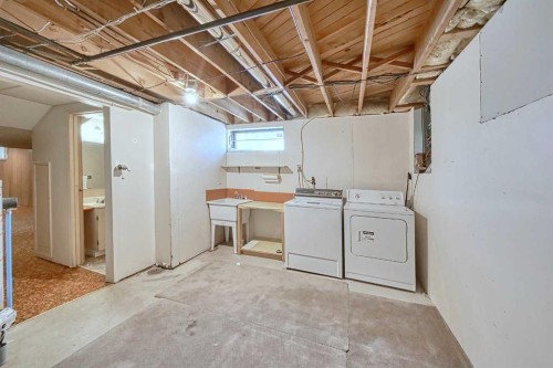 616 Dalmeny Hill Nw, Calgary, AB - Indoor Photo Showing Laundry Room