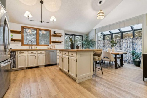 3 Redwood Meadows Close, Rural Rocky View County, AB - Indoor Photo Showing Kitchen
