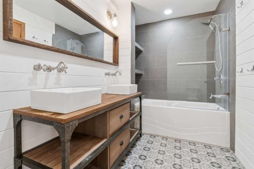 3 Redwood Meadows Close, Rural Rocky View County, AB - Indoor Photo Showing Bathroom