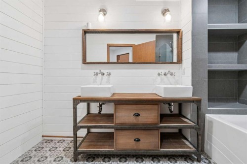 3 Redwood Meadows Close, Rural Rocky View County, AB - Indoor Photo Showing Bathroom