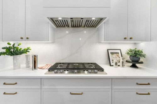 321 18 Avenue Nw, Calgary, AB - Indoor Photo Showing Kitchen