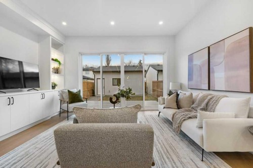 321 18 Avenue Nw, Calgary, AB - Indoor Photo Showing Other Room