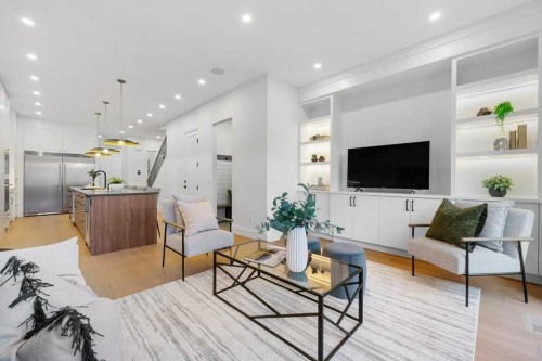 321 18 Avenue Nw, Calgary, AB - Indoor Photo Showing Living Room