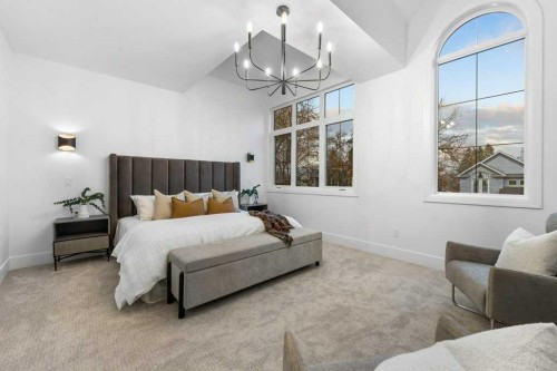 321 18 Avenue Nw, Calgary, AB - Indoor Photo Showing Bedroom