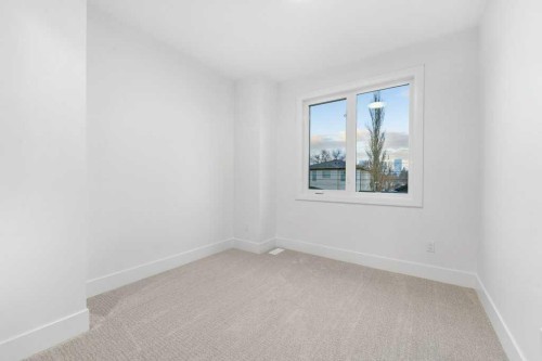 321 18 Avenue Nw, Calgary, AB - Indoor Photo Showing Other Room