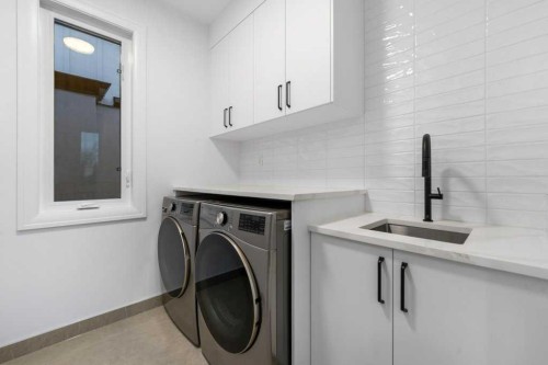 321 18 Avenue Nw, Calgary, AB - Indoor Photo Showing Laundry Room