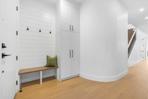 321 18 Avenue Nw, Calgary, AB - Indoor Photo Showing Other Room