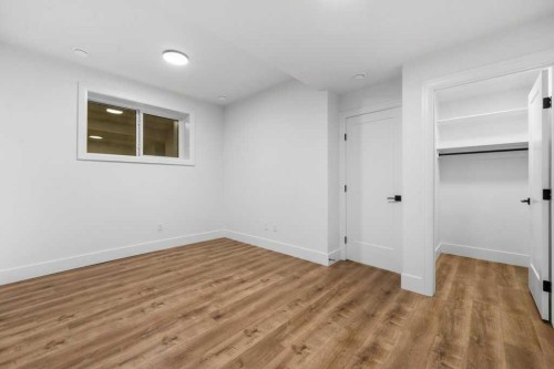 321 18 Avenue Nw, Calgary, AB - Indoor Photo Showing Other Room