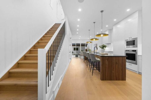 321 18 Avenue Nw, Calgary, AB - Indoor Photo Showing Kitchen With Upgraded Kitchen