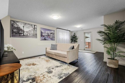 20 Walden View Se, Calgary, AB - Indoor Photo Showing Living Room