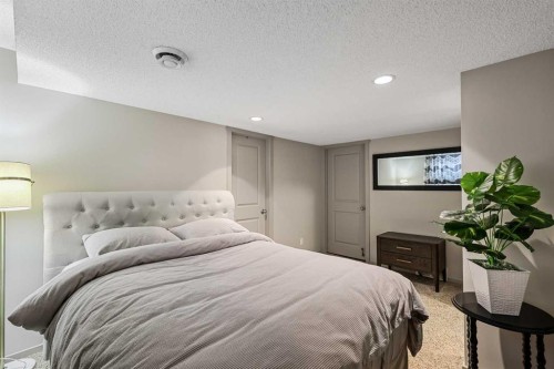 20 Walden View Se, Calgary, AB - Indoor Photo Showing Bedroom