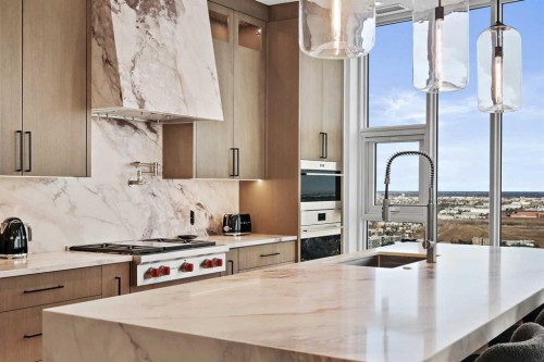 4104-530 3Rd Street Se, Calgary, AB - Indoor Photo Showing Kitchen With Upgraded Kitchen