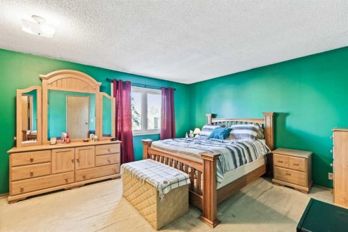 115 Castlegreen Close Ne, Calgary, AB - Indoor Photo Showing Bedroom