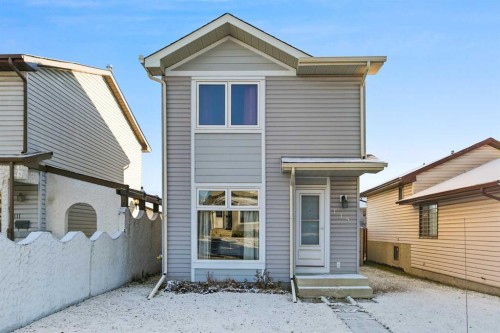 115 Castlegreen Close NE Calgary, AB T3J 1Y6