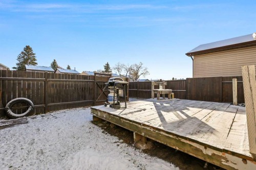 115 Castlegreen Close Ne, Calgary, AB - Outdoor