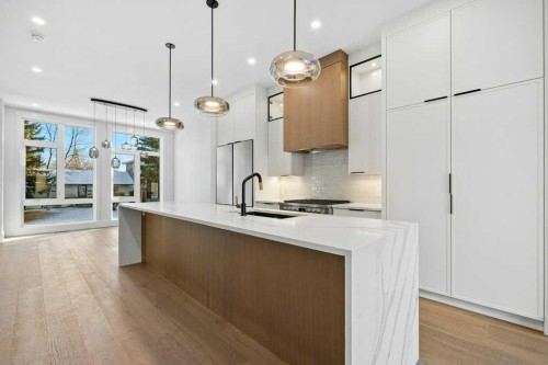 3519 42 Street Sw, Calgary, AB - Indoor Photo Showing Kitchen With Upgraded Kitchen