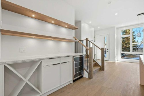 3519 42 Street Sw, Calgary, AB - Indoor Photo Showing Other Room