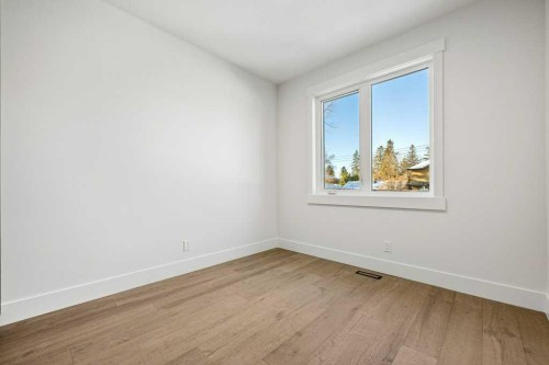 3519 42 Street Sw, Calgary, AB - Indoor Photo Showing Other Room