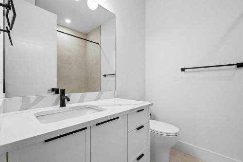 3519 42 Street Sw, Calgary, AB - Indoor Photo Showing Bathroom