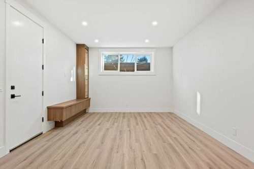 3519 42 Street Sw, Calgary, AB - Indoor Photo Showing Other Room