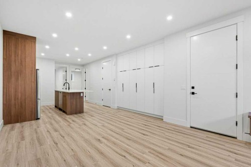 3519 42 Street Sw, Calgary, AB - Indoor