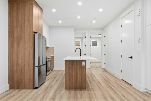 3519 42 Street Sw, Calgary, AB - Indoor Photo Showing Kitchen