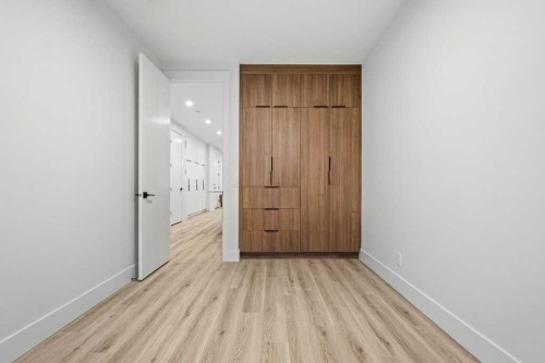 3519 42 Street Sw, Calgary, AB - Indoor Photo Showing Other Room