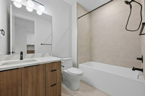 3519 42 Street Sw, Calgary, AB - Indoor Photo Showing Bathroom