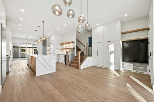 3519 42 Street Sw, Calgary, AB - Indoor Photo Showing Kitchen With Upgraded Kitchen