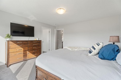 39 Cranbrook Green Se, Calgary, AB - Indoor Photo Showing Bedroom