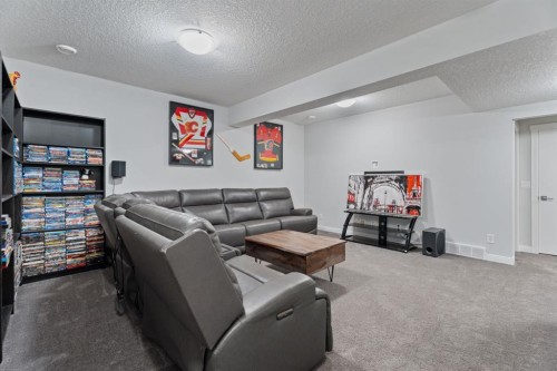 39 Cranbrook Green Se, Calgary, AB - Indoor Photo Showing Other Room