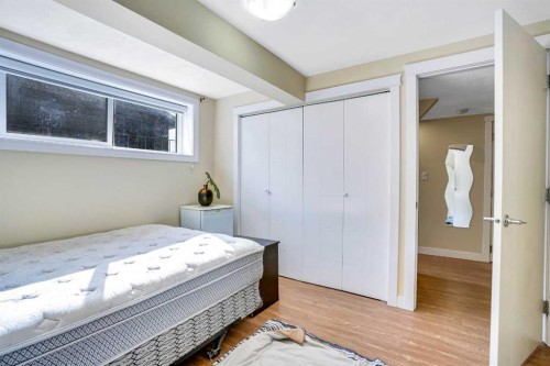 20 Bermuda Road Nw, Calgary, AB - Indoor Photo Showing Bedroom